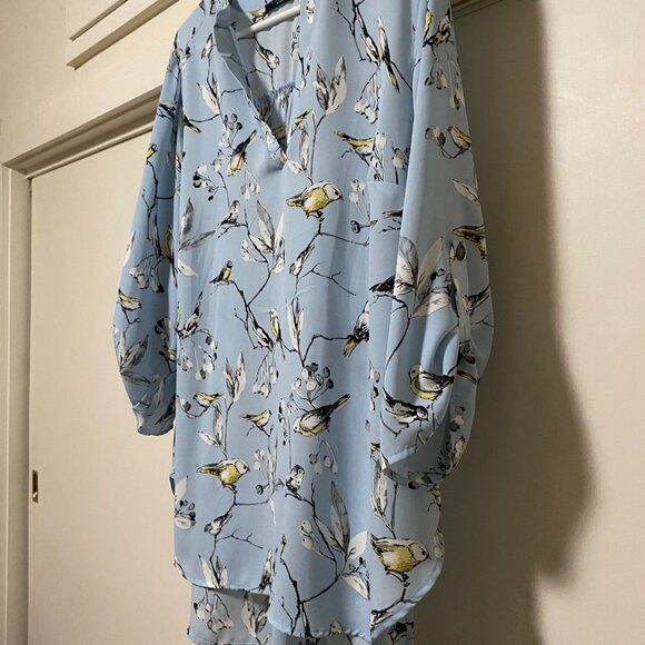 T Tahari woman, 3/4 length sleeves, light blue, high/low blouse, size 1X - Picture 5 of 13